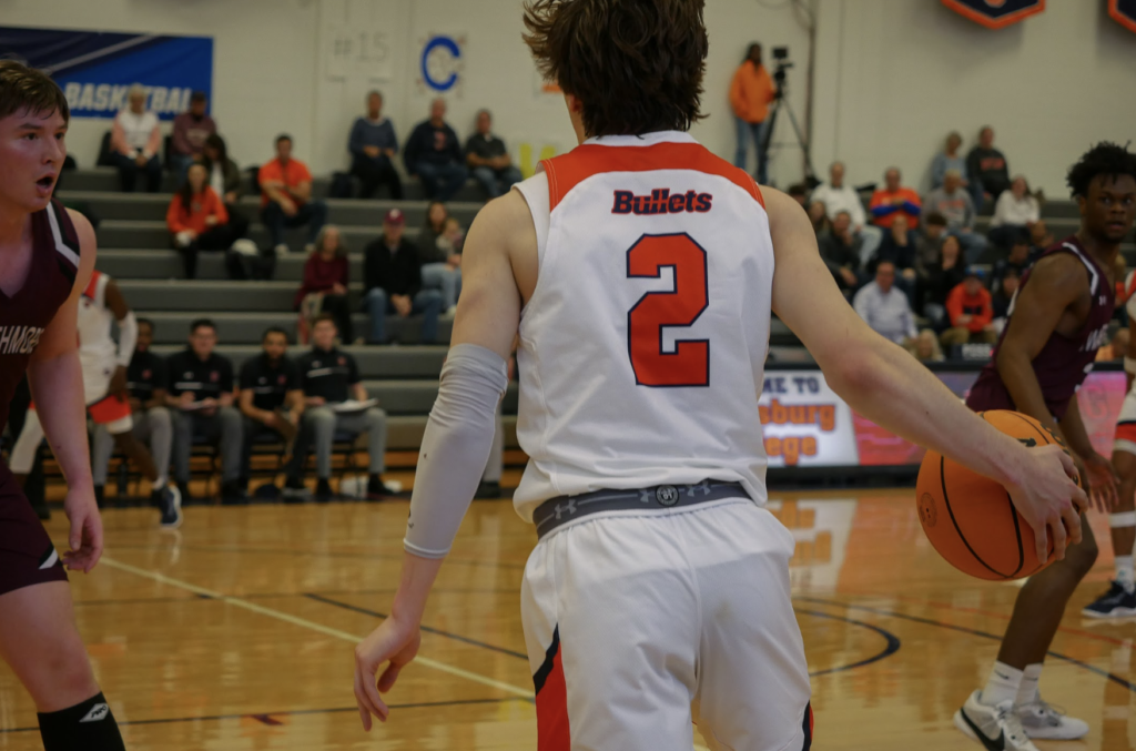 Carl Schaller '25 competing against Swarthmore. (Photo Sofia Gutierrez/The Gettysburgian)